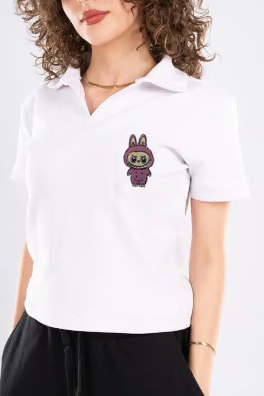 white short-sleeve polo shirt embroidered labubu